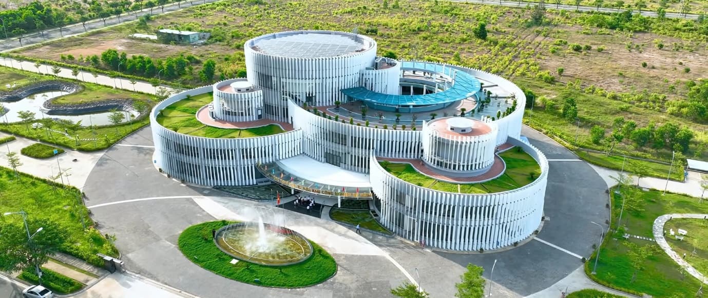 Khu Công nghệ cao Đà Nẵng sẵn sàng đón làn sóng ngoại tỷ, với tầm nhìn đưa thành phố trở thành một trung tâm công nghệ của miền trung và cả nước.